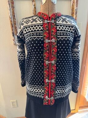 Vintage NESJAR Norwegian cardigan
Sweater